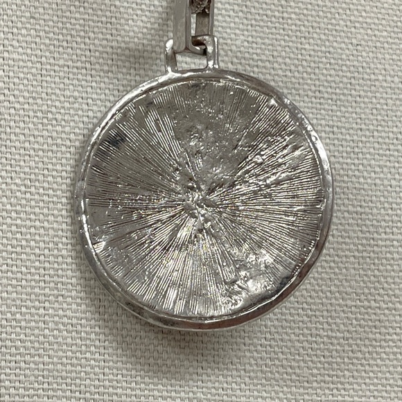 Jennifer Lopez Large Round Pendant Enamel Rhinestone and Shell Vintage Necklace - Picture 3 of 5